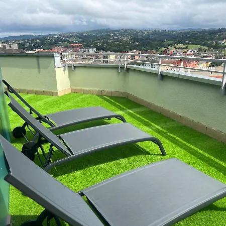 Bonito Atico Zona Hospital Con Garaje アパート オビエド