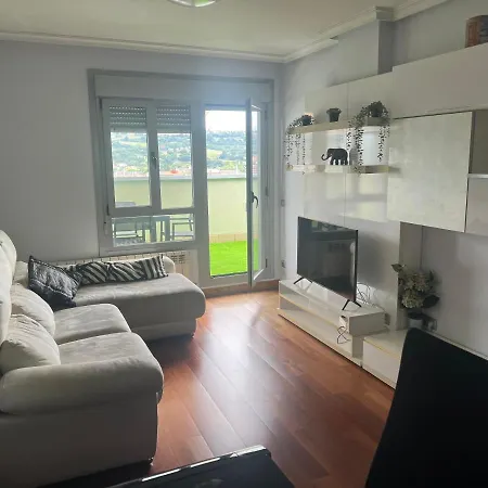 Bonito Atico Zona Hospital Con Garaje オビエド