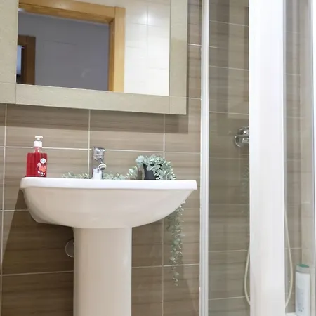 Lägenhet Bonito Atico Zona Hospital Con Garaje Oviedo